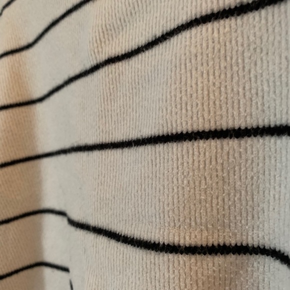 Cropped Striped Sweater - Picture 3 of 3